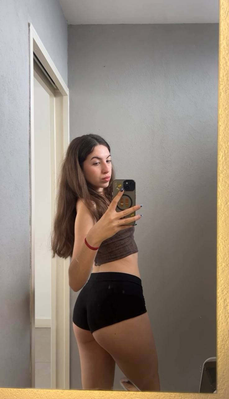 Amber in her underwear in Saitama