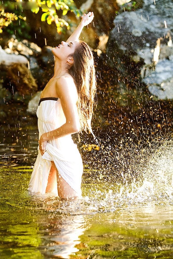 Marie Avgeropoulos in Saitama