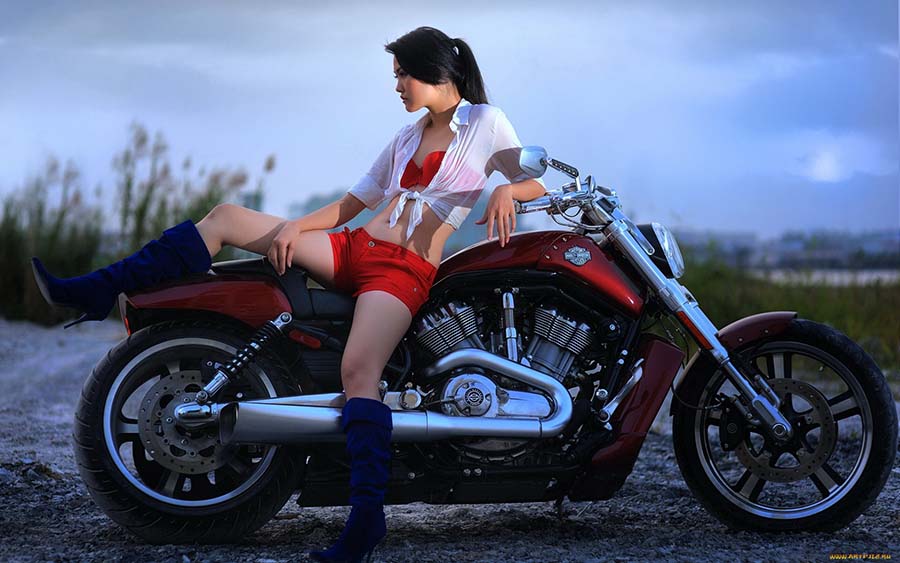 Beautiful girls and motorcycles in Saitama