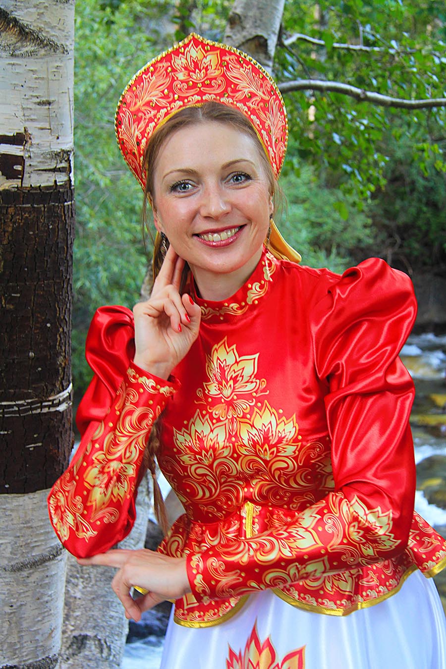 Women in Slavic costumes in Saitama