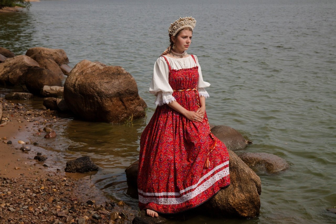 Women in Slavic costumes in Saitama