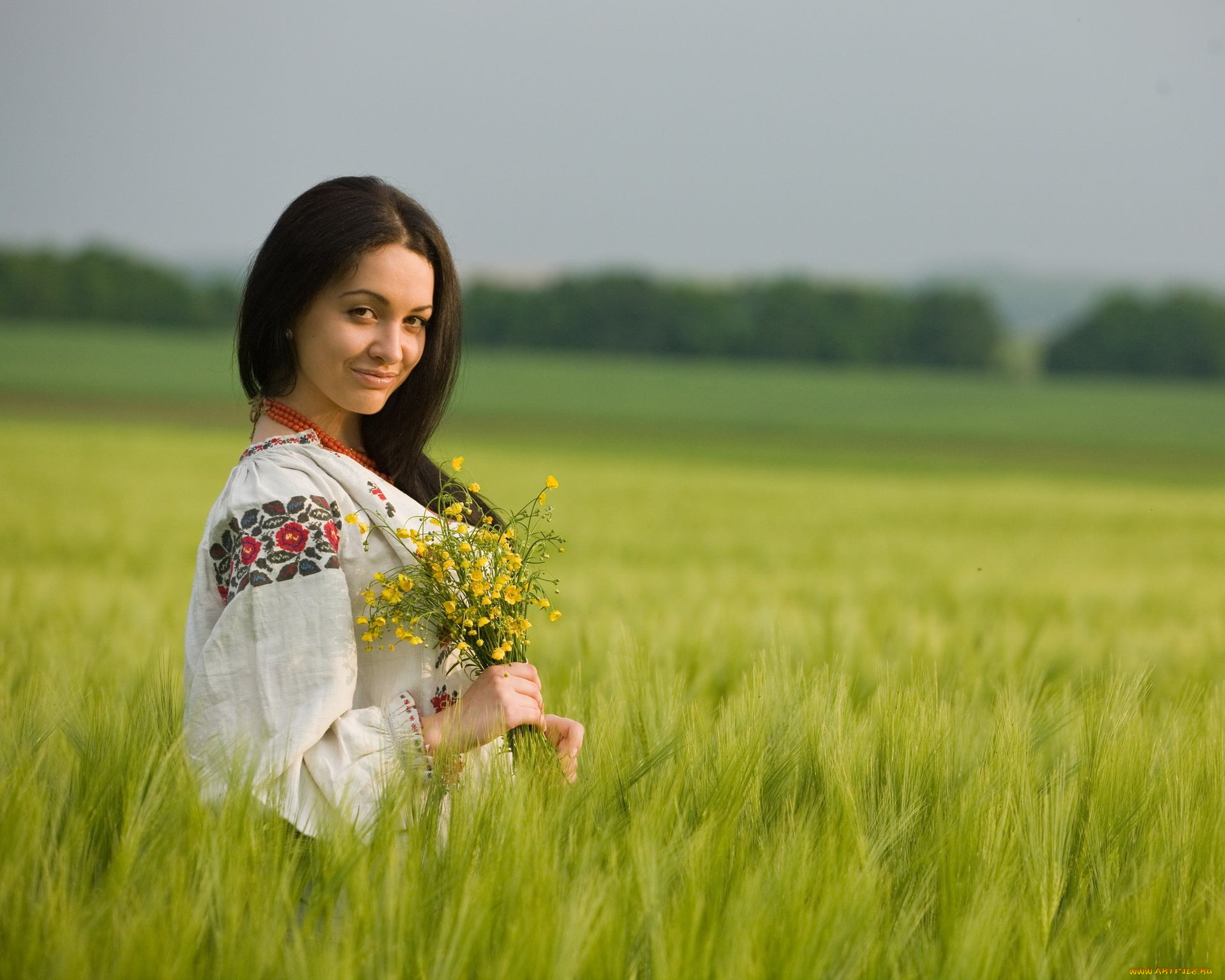 Women in Slavic costumes in Saitama