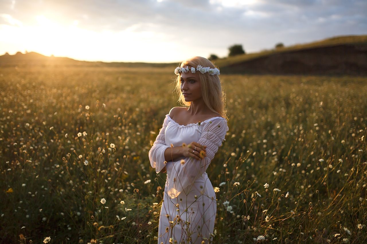 Girls in Slavic costumes in Saitama