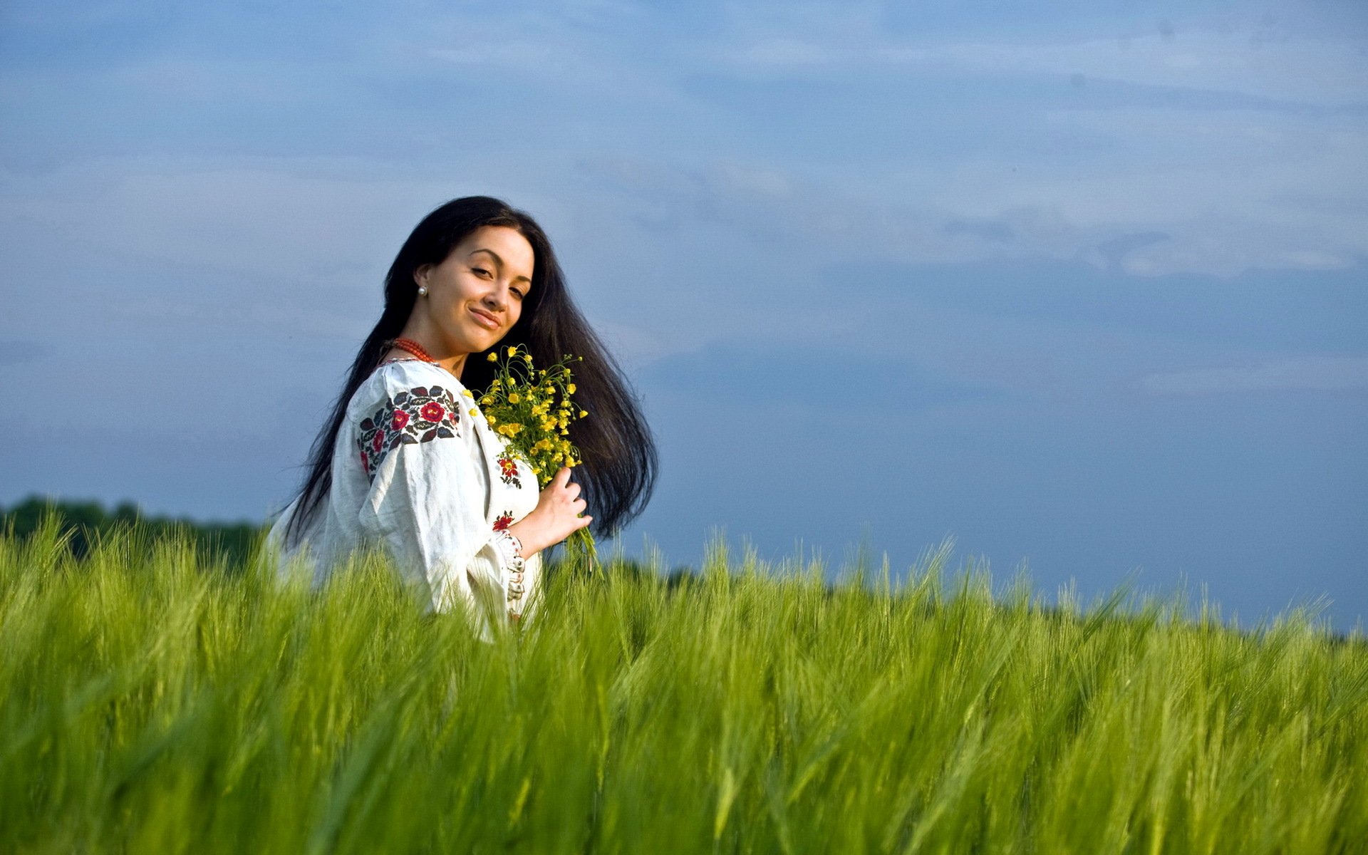Girls in Slavic costumes in Saitama
